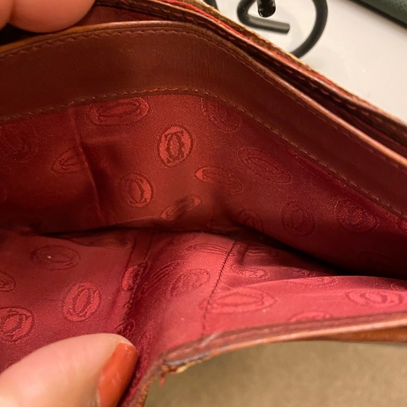 Cartier leather wallet. Embossed logo. Maroon ext., red interior. Metal corners. - Picture 3 of 4